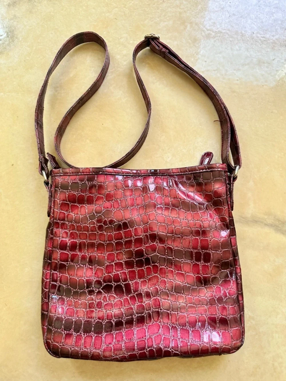 Red Croc Embossed Crossbody Bag | Faux Leather Y2K Style Shoulder Purse - Picture 2 of 6